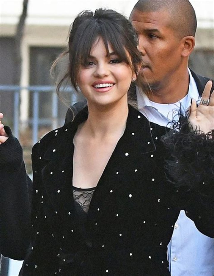 See Her Colors & Haircuts – Photos – Hollywood Life