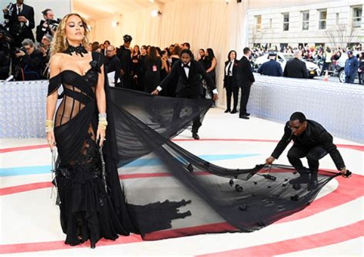 See Her Sheer Ensemble – Hollywood Life