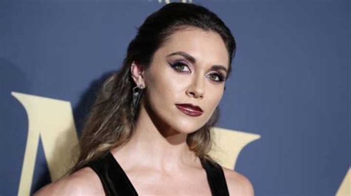 See Her Vicious Tweet – Hollywood Life