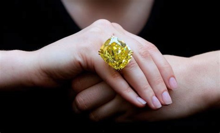 See ‘L&HH’ Star’s Massive Diamond Ring – Hollywood Life