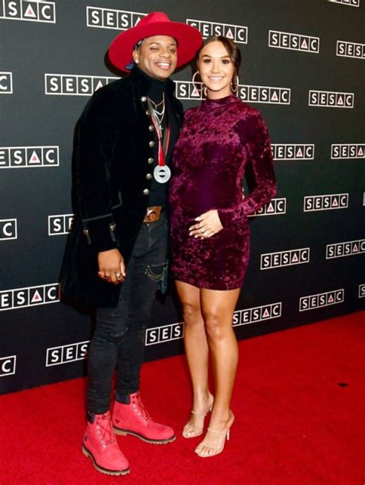 See Photos Of His Wife Alexis Gale – Hollywood Life