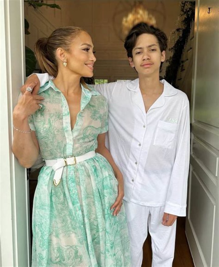 See Photos Of JLo & More – Hollywood Life