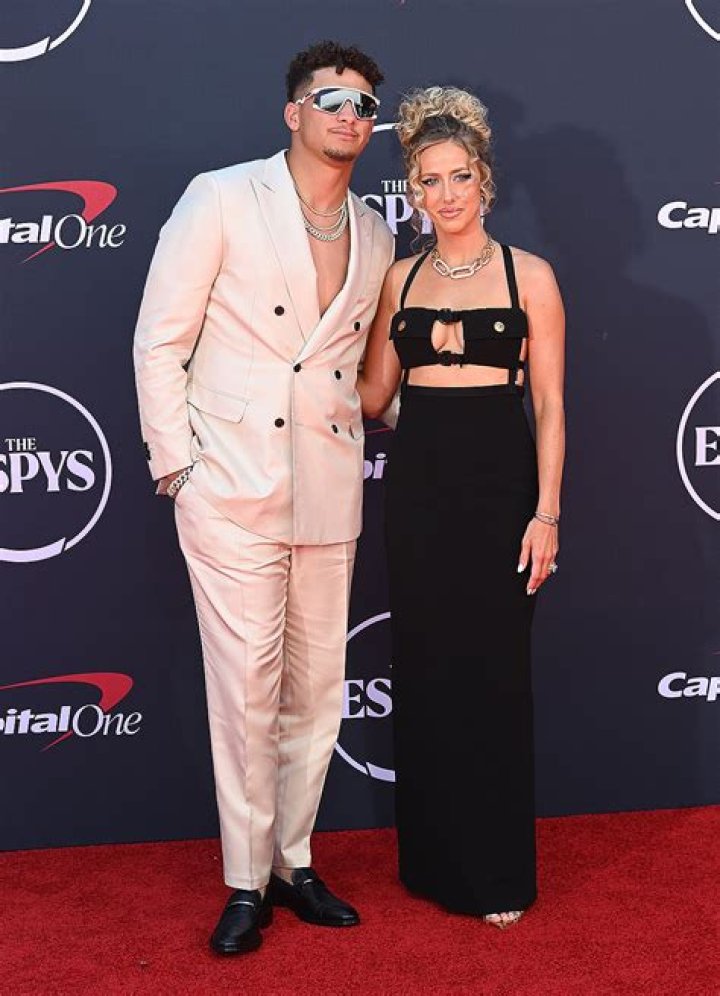 See Photos of Shawn Johnson, Patrick Mahomes, & More – Hollywood Life