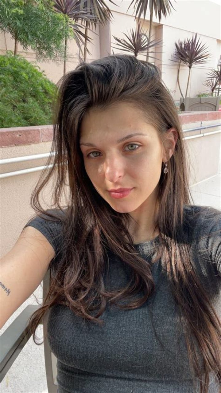 See Selfies In Bikinis & More – Hollywood Life