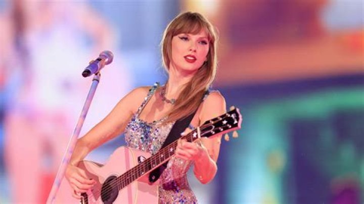 See Taylor Swift & More – Hollywood Life