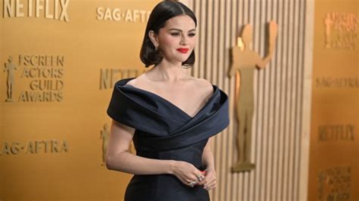 Selena Gomez Channels Sophia Loren In Black Dress For ‘SNL’ Party – Hollywood Life