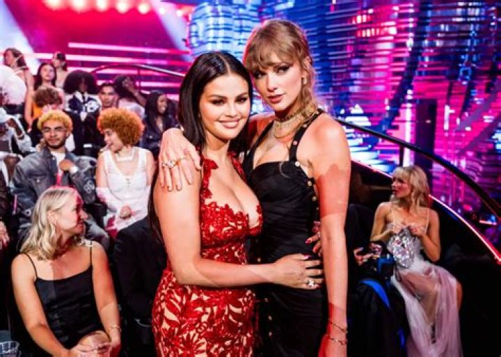 Selena Gomez Defends Taylor Swift From Kim Kardashian On Twitter – Hollywood Life
