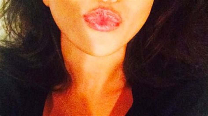 Selena Gomez Poses In Sexy, Kissy Face Selfie — Sending Love To Zedd?