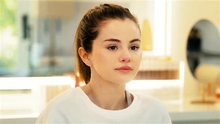 Selena Gomez Relives Going To A Mental Hospital In Raw Documentary – Hollywood Life