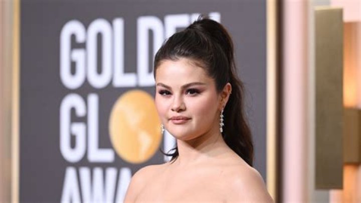 Selena Gomez’s 16 Hottest Swimsuit Looks: ‘Ice Cream’ Music Video & More