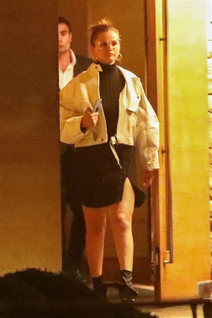Selena Gomez’s Black Mini Dress & Glasses: Photos – Hollywood Life