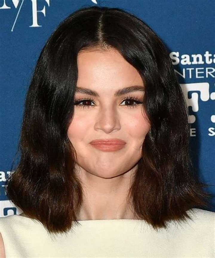 Selena Gomez’s Hair & Hairstyles: Pics – Hollywood Life