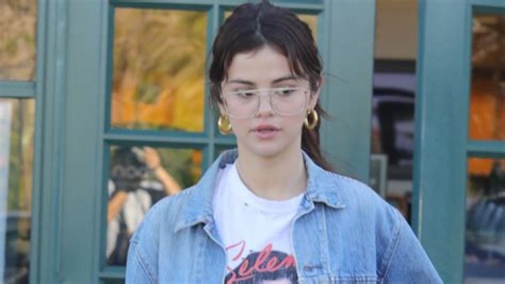 Selena Gomez Shares ‘Candid’ Photos Of Herself Cooking Amid Quarantine – Hollywood Life