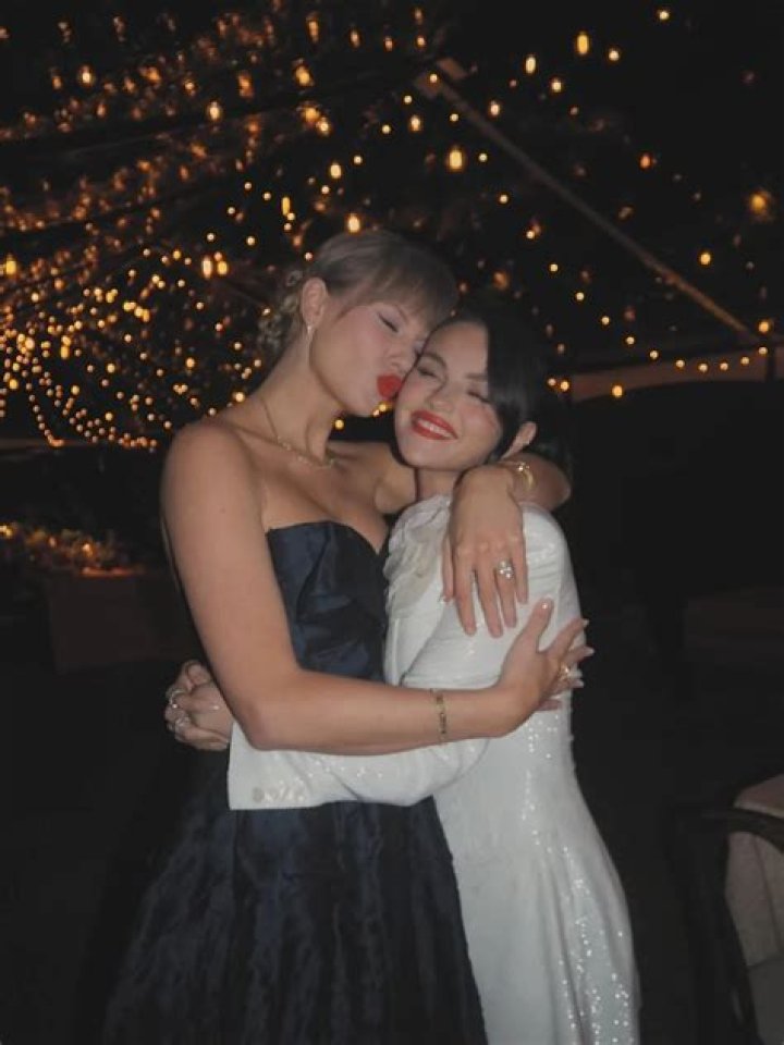 Selena Gomez Shares Gorgeous New Pic & Thanks Fans For Birthday Love: I Cried ‘Grateful Tears’