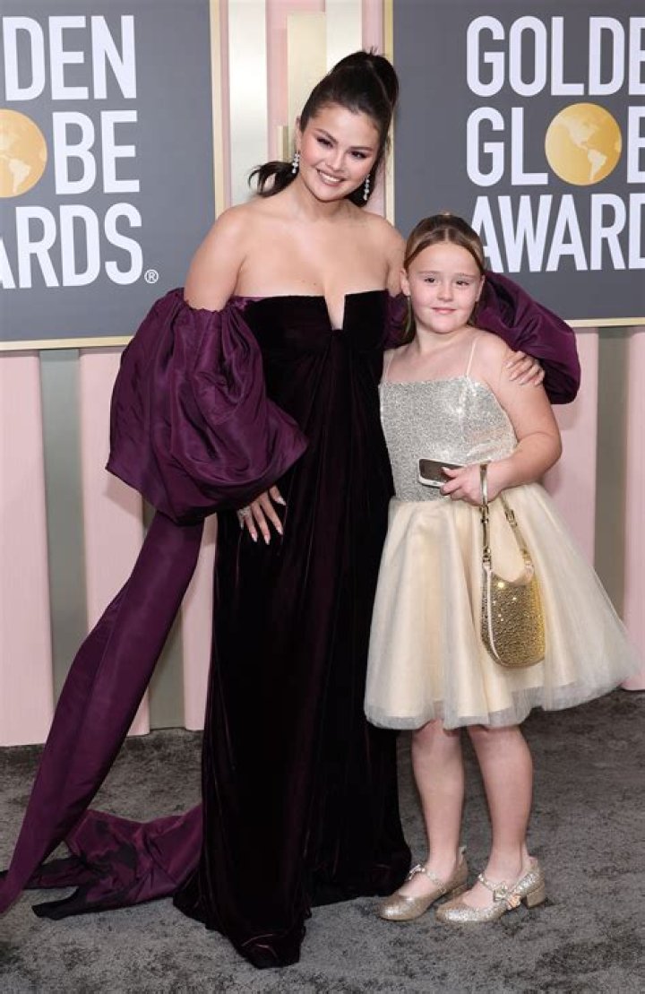 Selena Gomez & Sister Gracie Pose In Front Of Rare Beauty Display – Hollywood Life