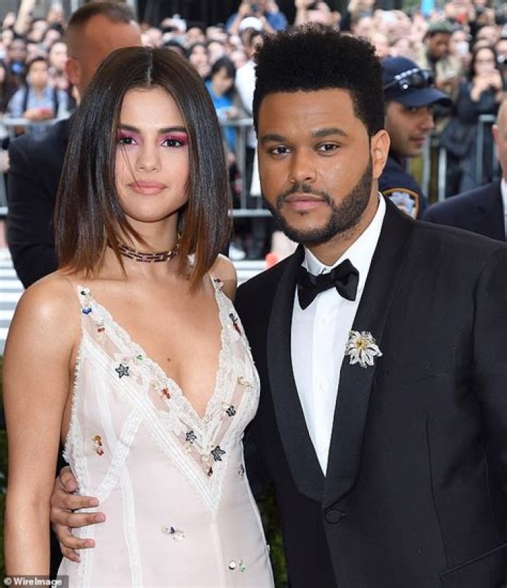 Selena Gomez & The Weeknd Shared Romantic Rooftop Kiss On Club Date Night