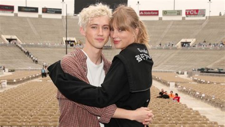Selena Gomez & Zedd: Taylor Swift Hurting Romance By Revealing Justin Bieber Secret?