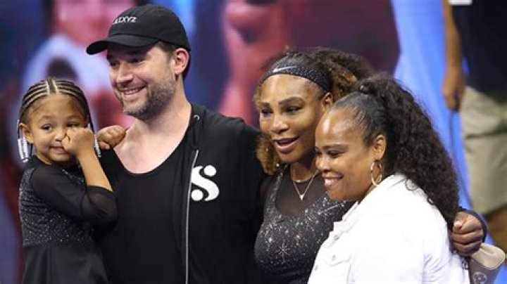 Serena Williams & Daughter Rock Matching Outfits At U.S. Open 2022 – Hollywood Life
