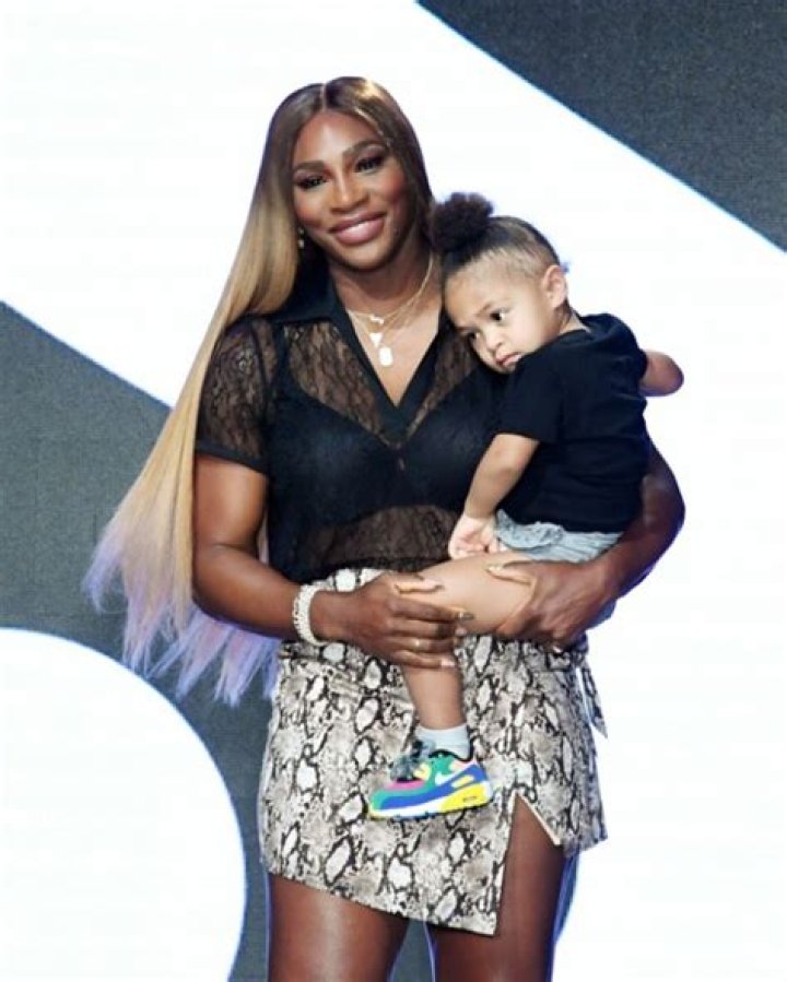 Serena Williams & Husband Alexis Kiss Daughter Olympia In Sweet Photos – Hollywood Life