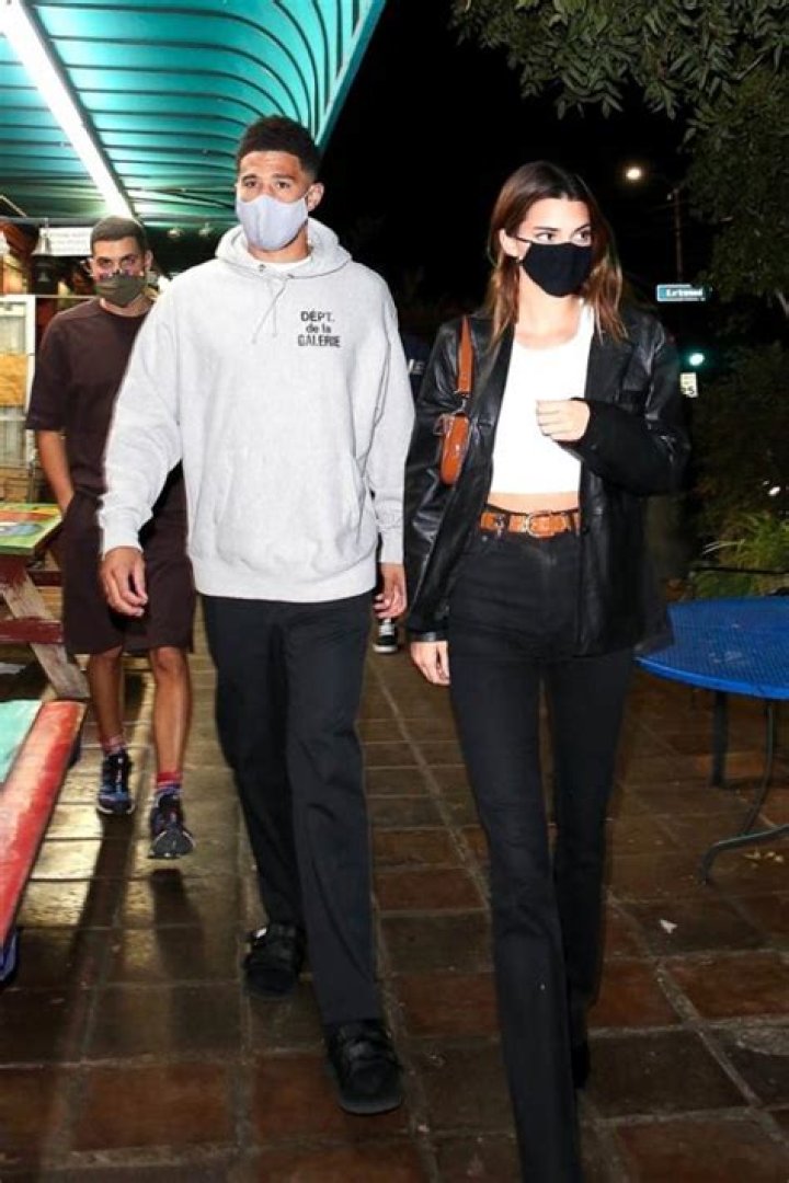 Serious Or Casual? – Hollywood Life