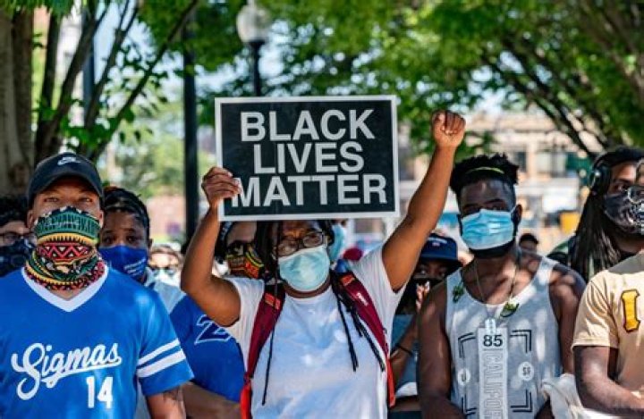 Seth Rogen Applauded For Clap Backs To People Hating On His ‘Black Lives Matter’ Post  