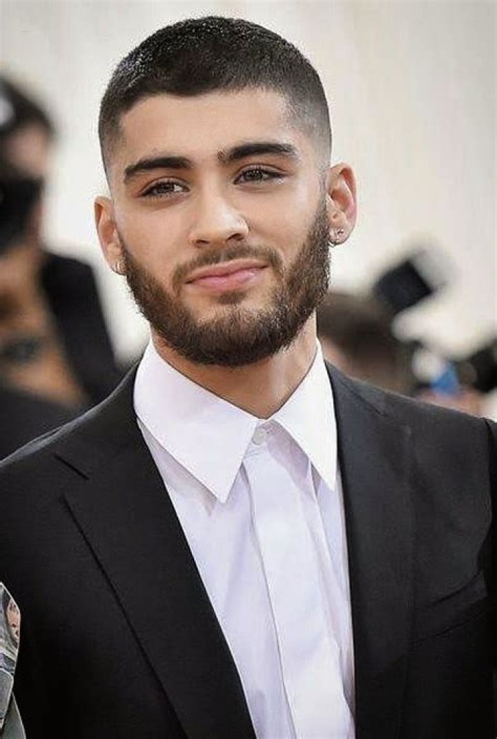 Sexiest Low-Cut Looks – Hollywood Life