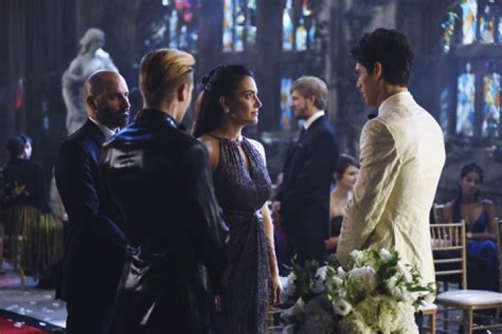 ‘Shadowhunters’ Recap: Clary & Jace Must Battle The Vamps To Get Simon Back