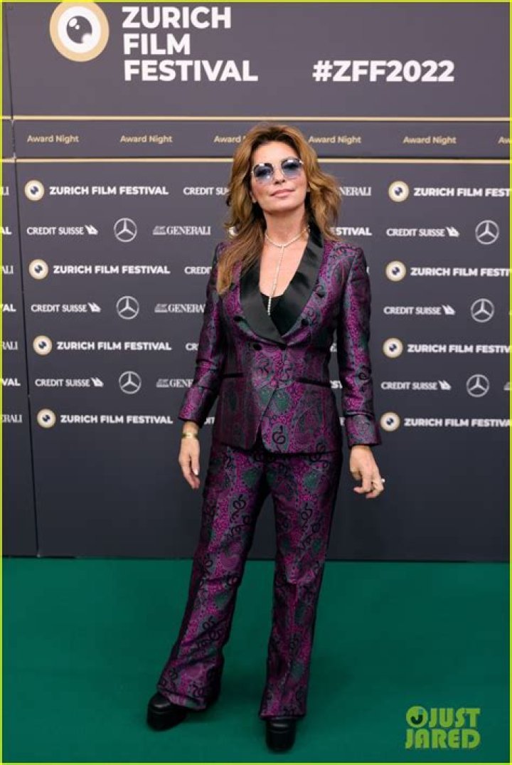 Shania Twain Reveals Fear Of ‘Falling’ Onstage Amidst ‘Regular Blackouts’ From Lyme Disease