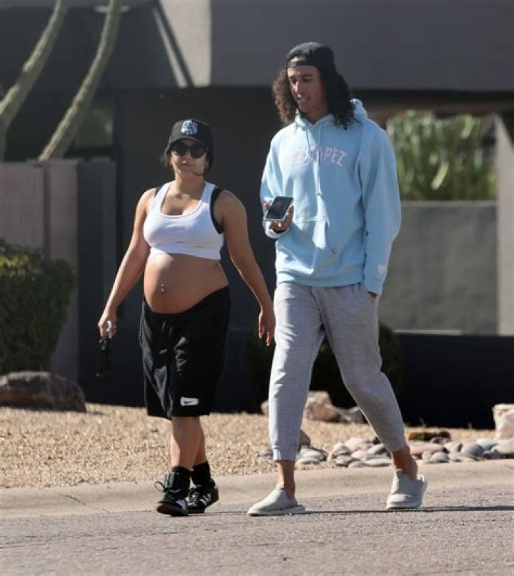 Shay Mitchell Pregnant: ‘PLL’ Star Expecting 2nd Child – See Her Bare Baby Bump