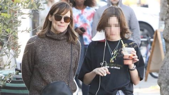 She’s As Tall As Mom Jen Garner – Hollywood Life