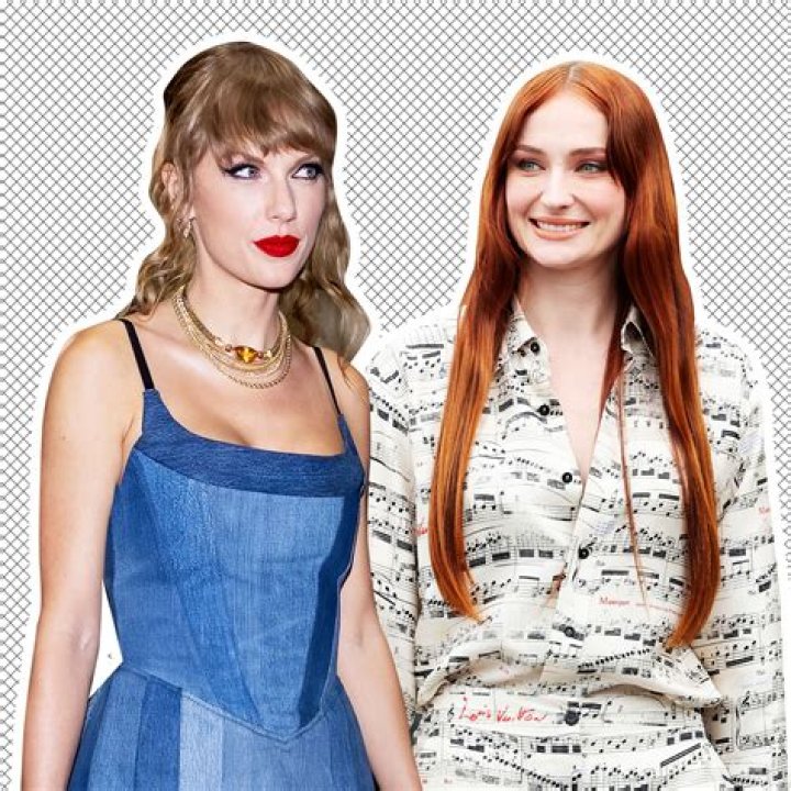 She Wears A Braid & Fans Freak – Hollywood Life