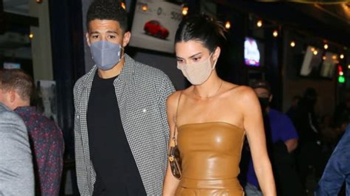 She Wears Camel Leather – Hollywood Life