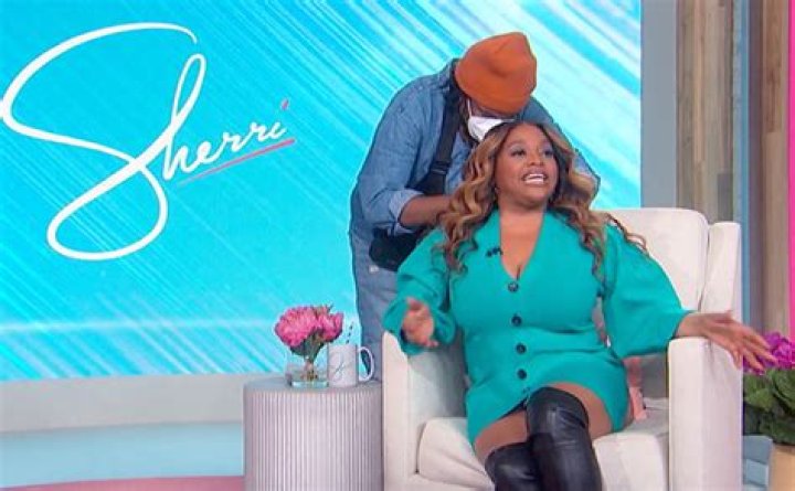 Sherri Shepherd Laughs Off Wardrobe Malfunction On Her Show – Hollywood Life