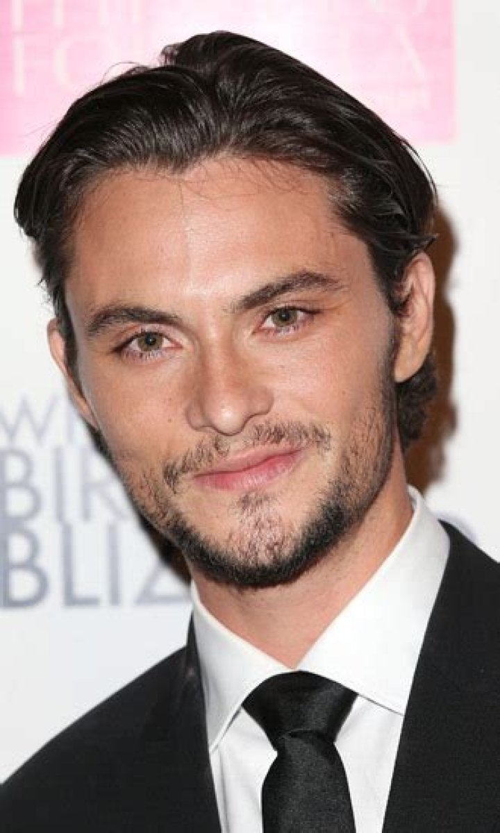 Shiloh Fernandez Bio – Hollywood Life