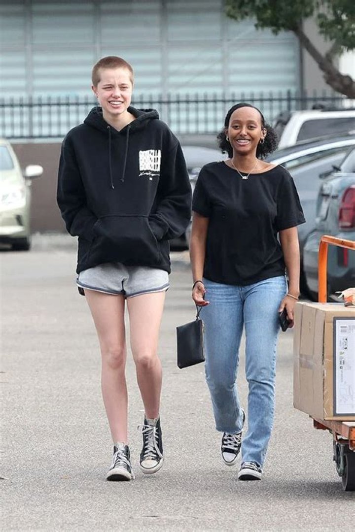 Shiloh Jolie-Pitt, 17, Wears Black Jean Shorts With Zahara, 18, & Pax, 19, To Pet Store: Photos