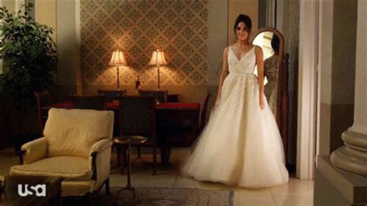 SHOP Her Anne Barge Gown On ‘Suits’ Season 5 Finale – Hollywood Life