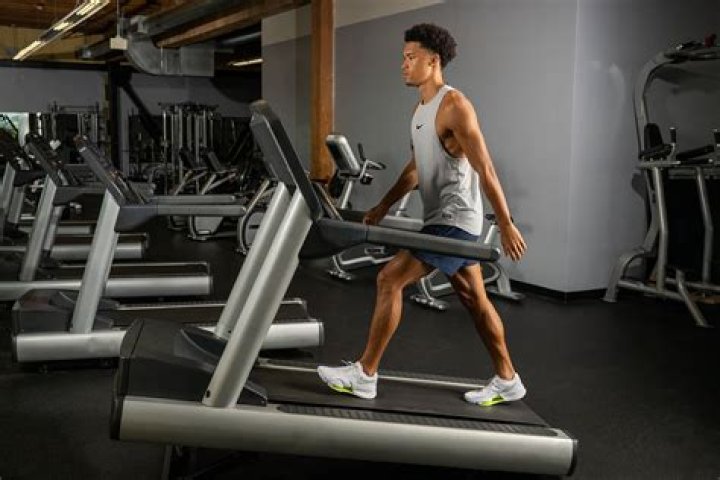 Shows Off Treadmill Run & More – Hollywood Life