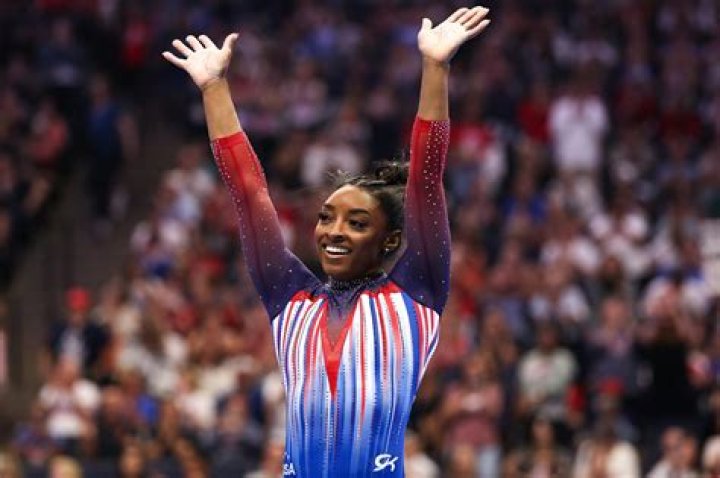 Simone Biles Gets Love From Justin Bieber, Aly Raisman & More After Withdrawing From Finals At Olympics