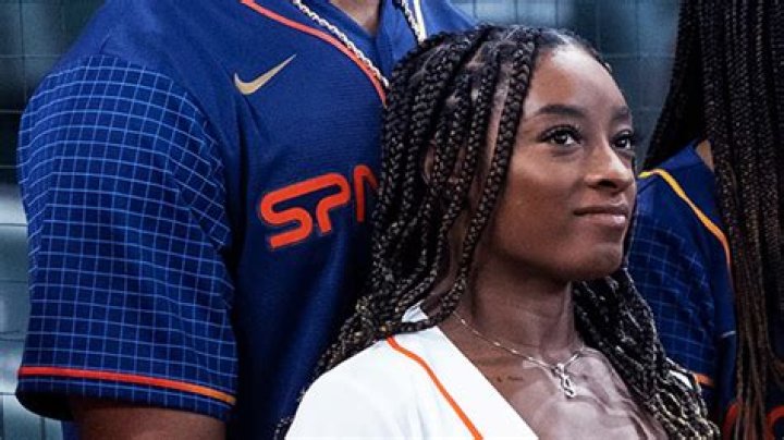 Simone Biles & Jonathan Owens Wear Matching Fendi Swimsuits: Photo – Hollywood Life
