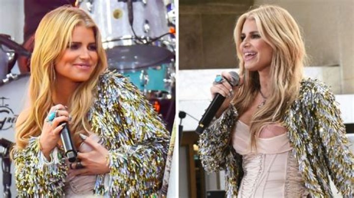 Singer Suffers Wardrobe Malfunction On Instagram – Hollywood Life