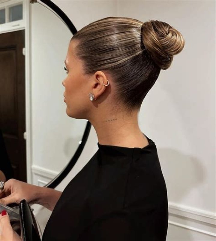 Sleek Top Knot How To — Get J-Lo’s Hairstyle For The Holidays – Hollywood Life