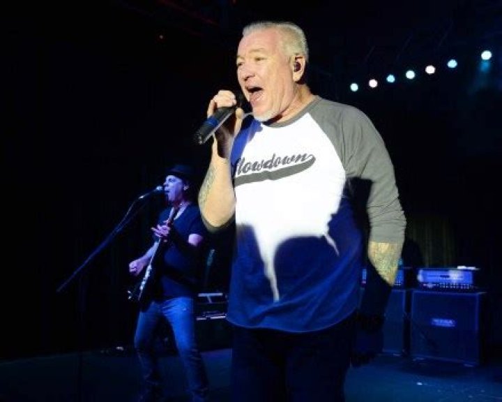 Smash Mouth’s Steve Harwell Is Reportedly Dying With ‘Days To Live’ – Hollywood Life