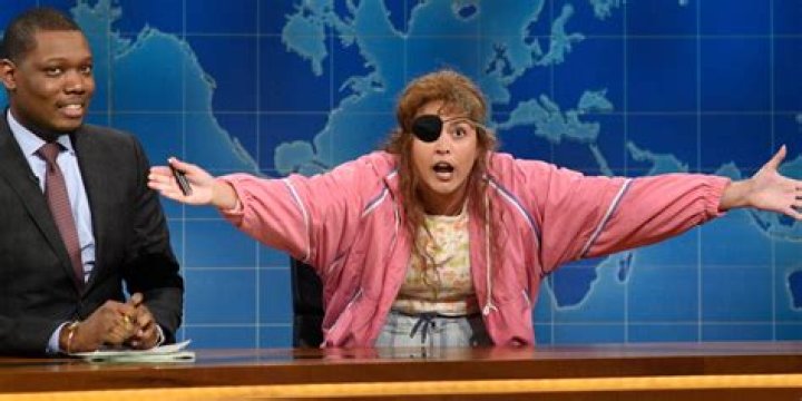 SNL’s Cecily Strong Urges Voters To Stop ‘Screaming With Despair’ & Flip The House