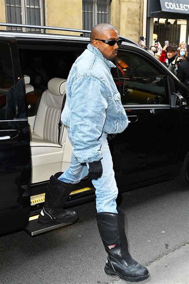 Snoop Dogg Mocks Kanye West’s Boots – Hollywood Life