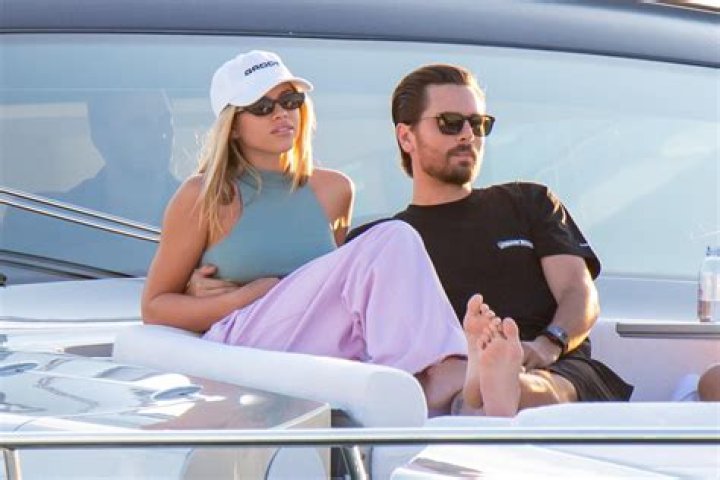 Sofia Richie & Scott Disick Drink Perrier In The Bathtub On Their ‘Staycation’ – Pic