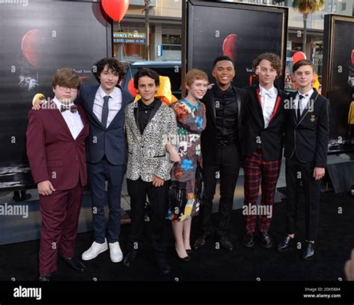 Sophia Lillis & Wyatt Oleff Talk New Show – Hollywood Life
