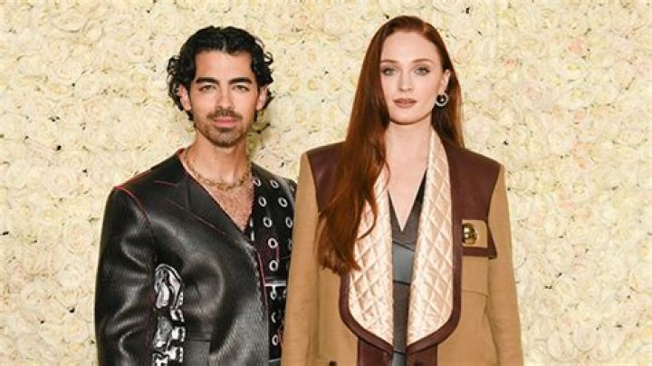 Sophie Turner Holds Hands With Willa in NYC After Suing Joe Jonas – Hollywood Life