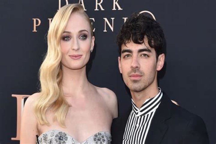 Sophie Turner & Joe Jonas Share A Loving Gaze On Romantic Paris Getaway 2 Years After France Wedding