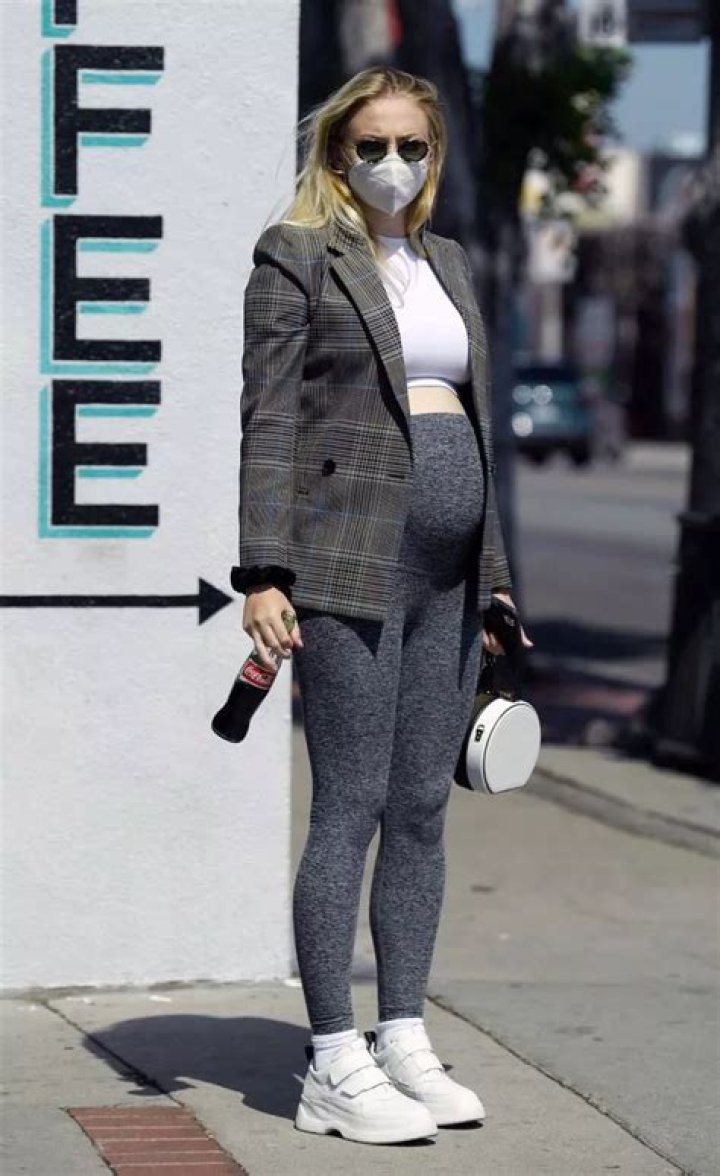 Sophie Turner Shows Off Baby Bump In Crop Top & Leggings On Shopping Date With Joe Jonas