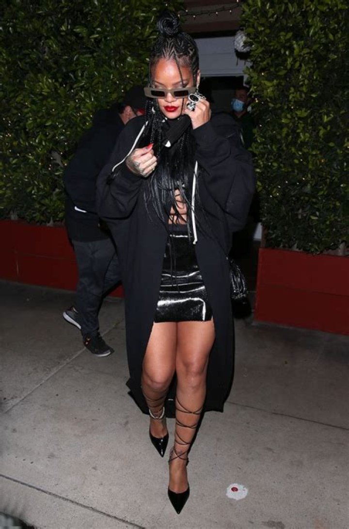 Stars In Long Jackets Over Mini Skirts & Shorts: Pics – Hollywood Life